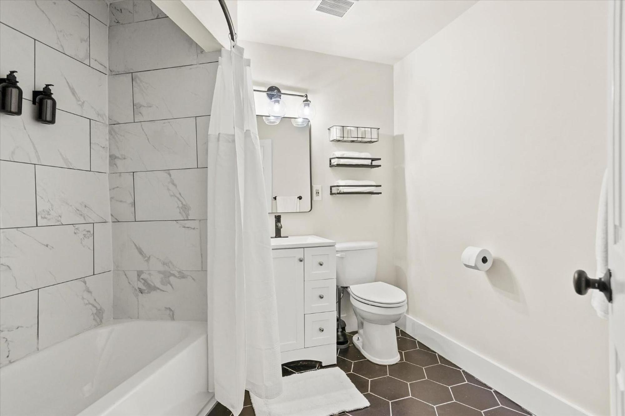 Modern Studio Apartment Near Merrimack Park Гантсвілл Екстер'єр фото