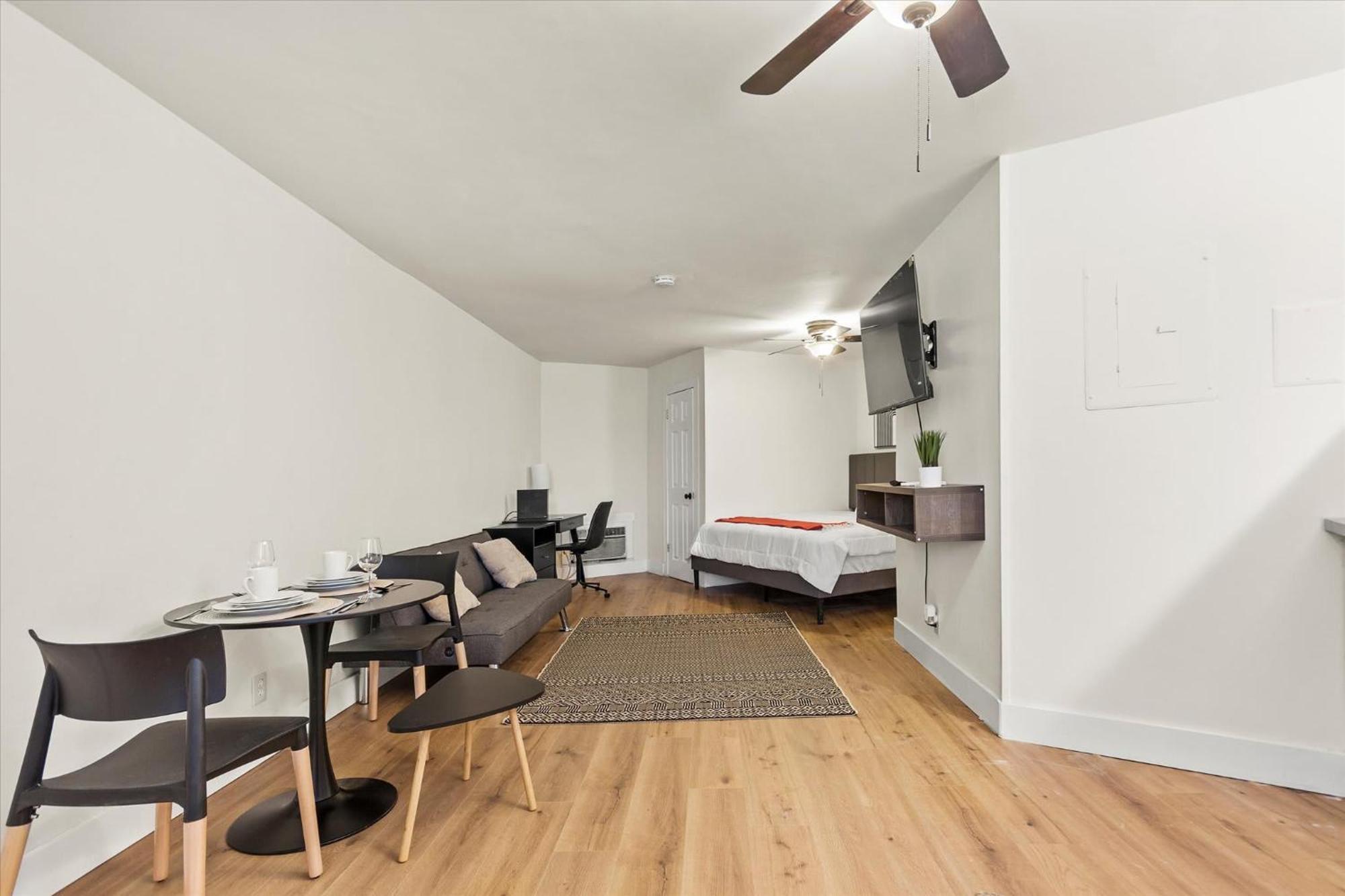 Modern Studio Apartment Near Merrimack Park Гантсвілл Екстер'єр фото